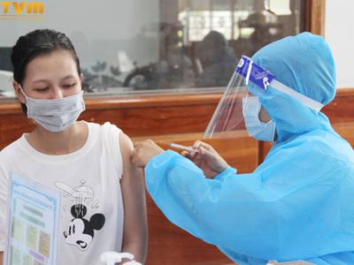 Tiêm ngừa vaccine COVID-19 ngoại viện tại công ty Trang Khanh